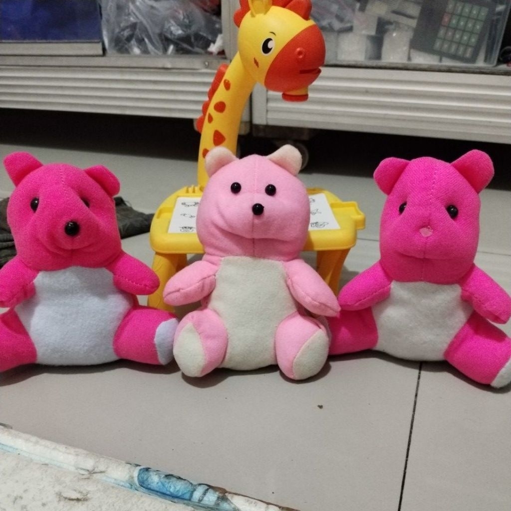 boneka beruang kecil