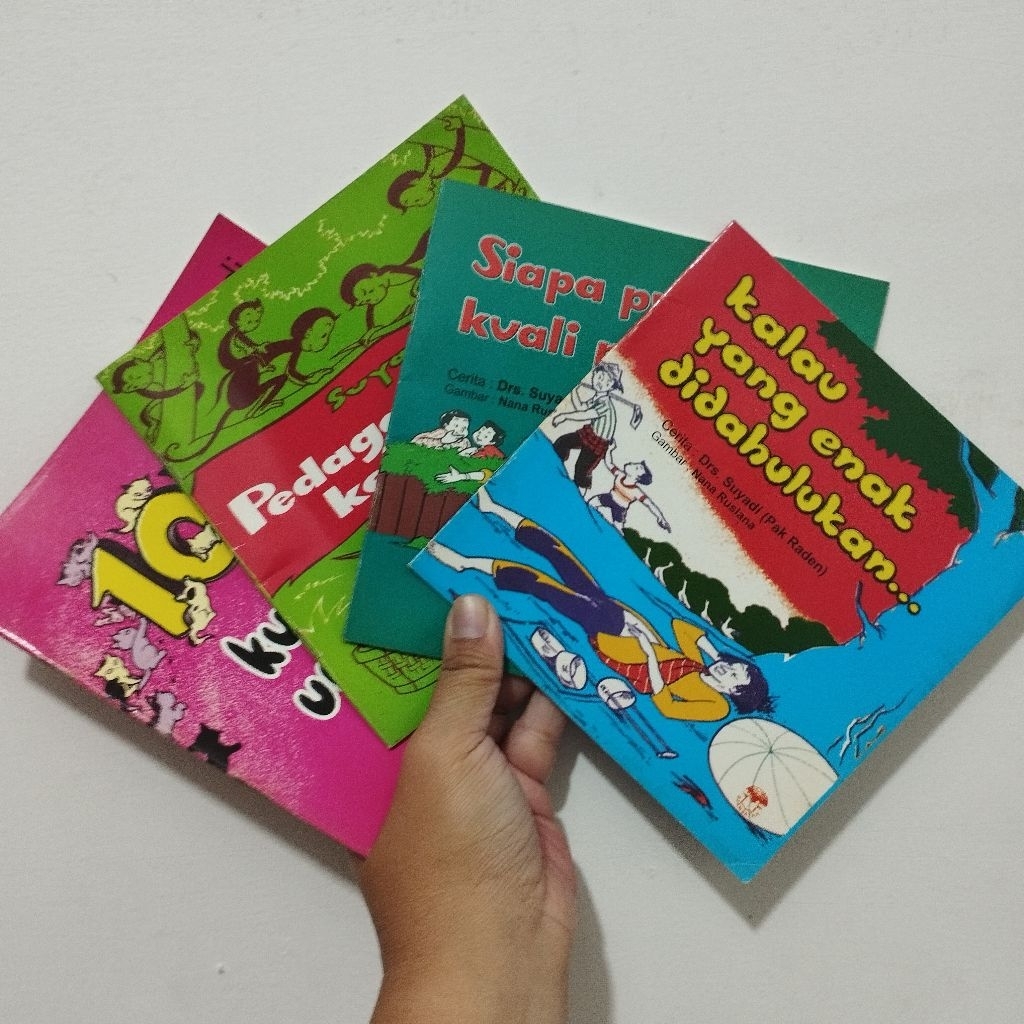 Buku Karya Pak Raden bertanda tangan