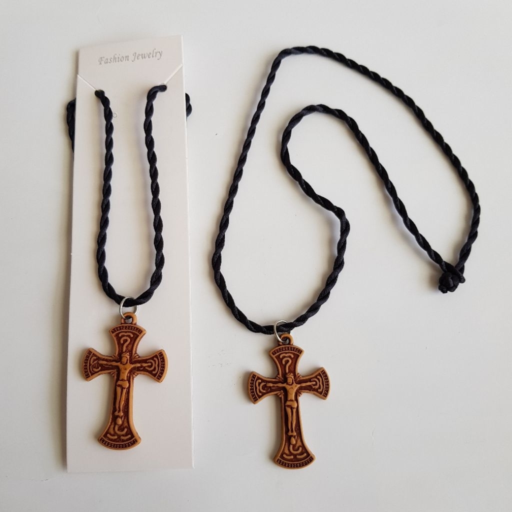 Kalung salib coklat corpus