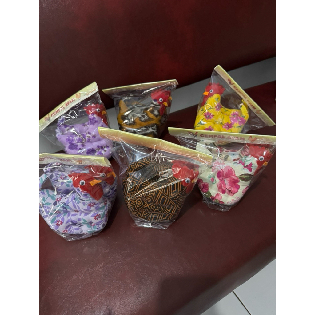 SEPASANG CEMPAL BENTUK AYAM