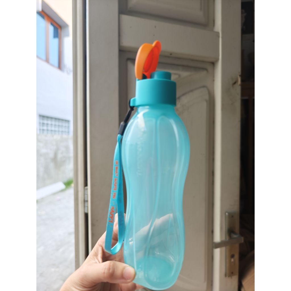 Botol Tupperware 500 ml lengkap tali