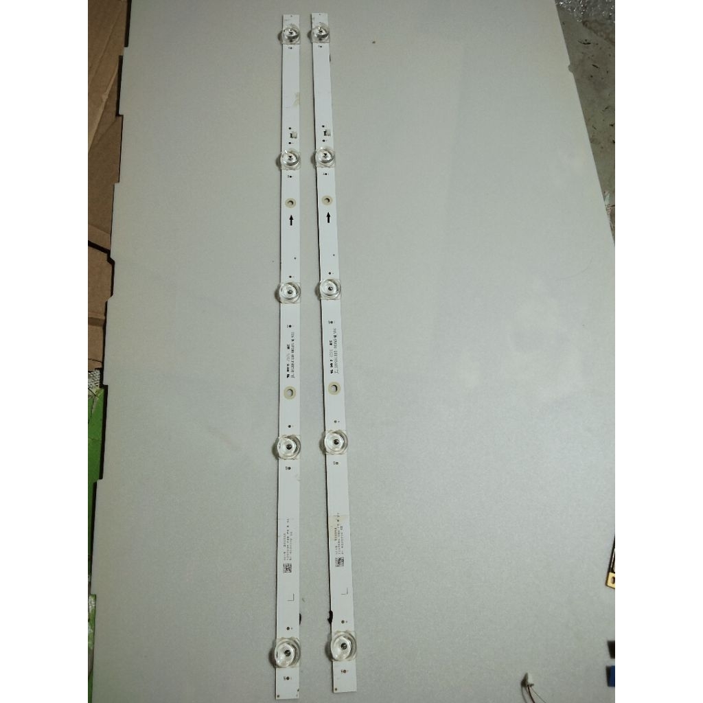 BACKLIGHT BL BEKLED BACK LED TV TOSHIBA 32S2900