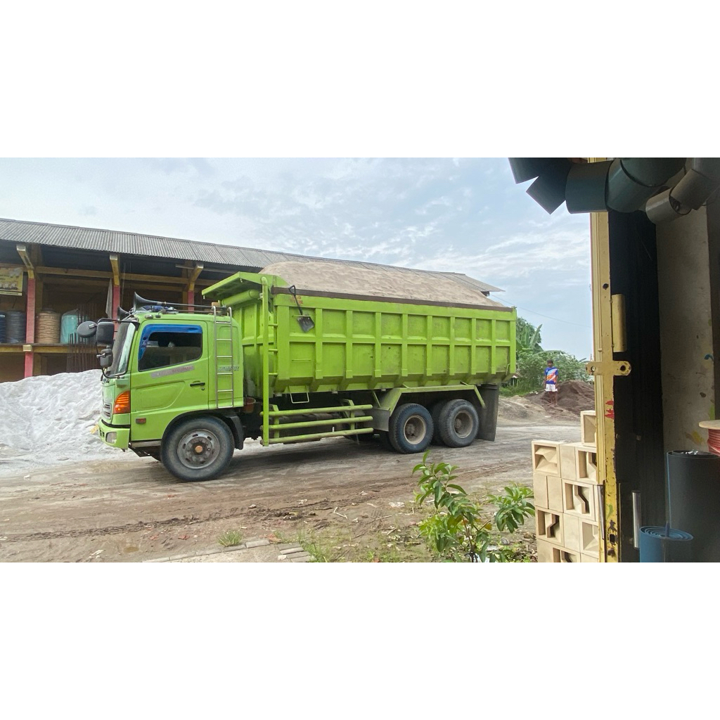 pasir 1 tronton isi 23 kubik