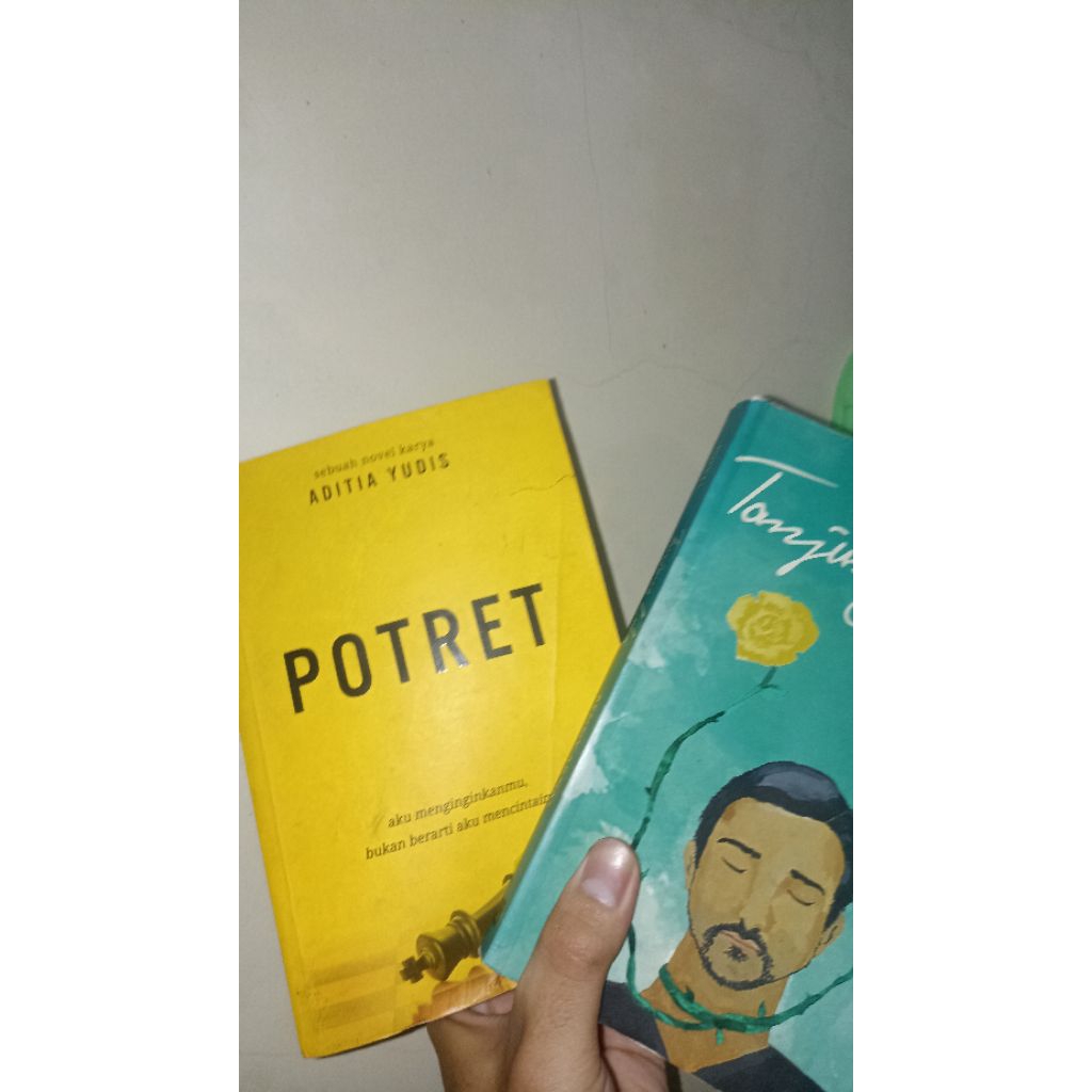 Buku Potret & Tanjung Luka