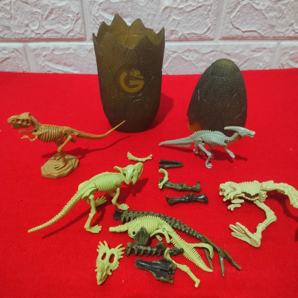 GEOWORLD Telur Isi Rangka Dinosaurus Preloved