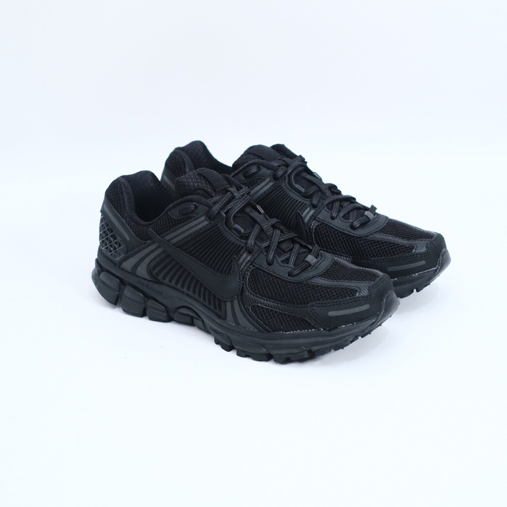 Vomero 5 Triple Black - ORIGINAL AUTHORIZED