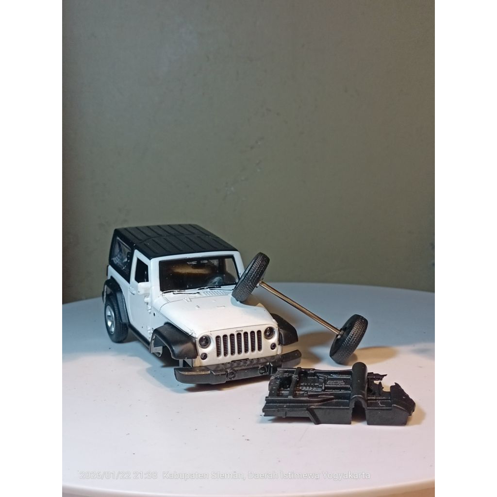 diecast apolo jeep wrangler putih patah