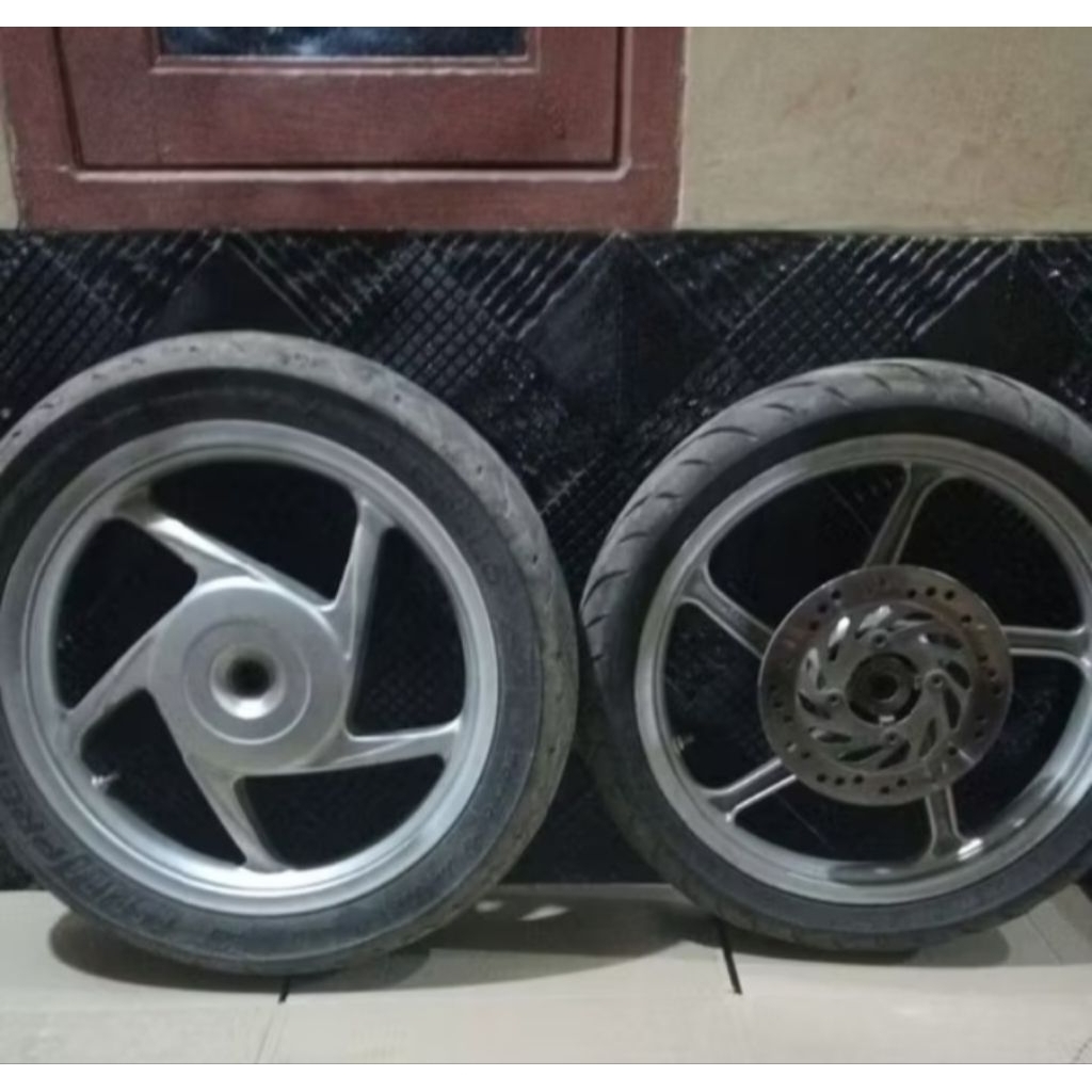 velg/pelek 1set depan belakang tambah BAN motor honda beat karbu/beat fi/secopy karbu/vario karbu 11