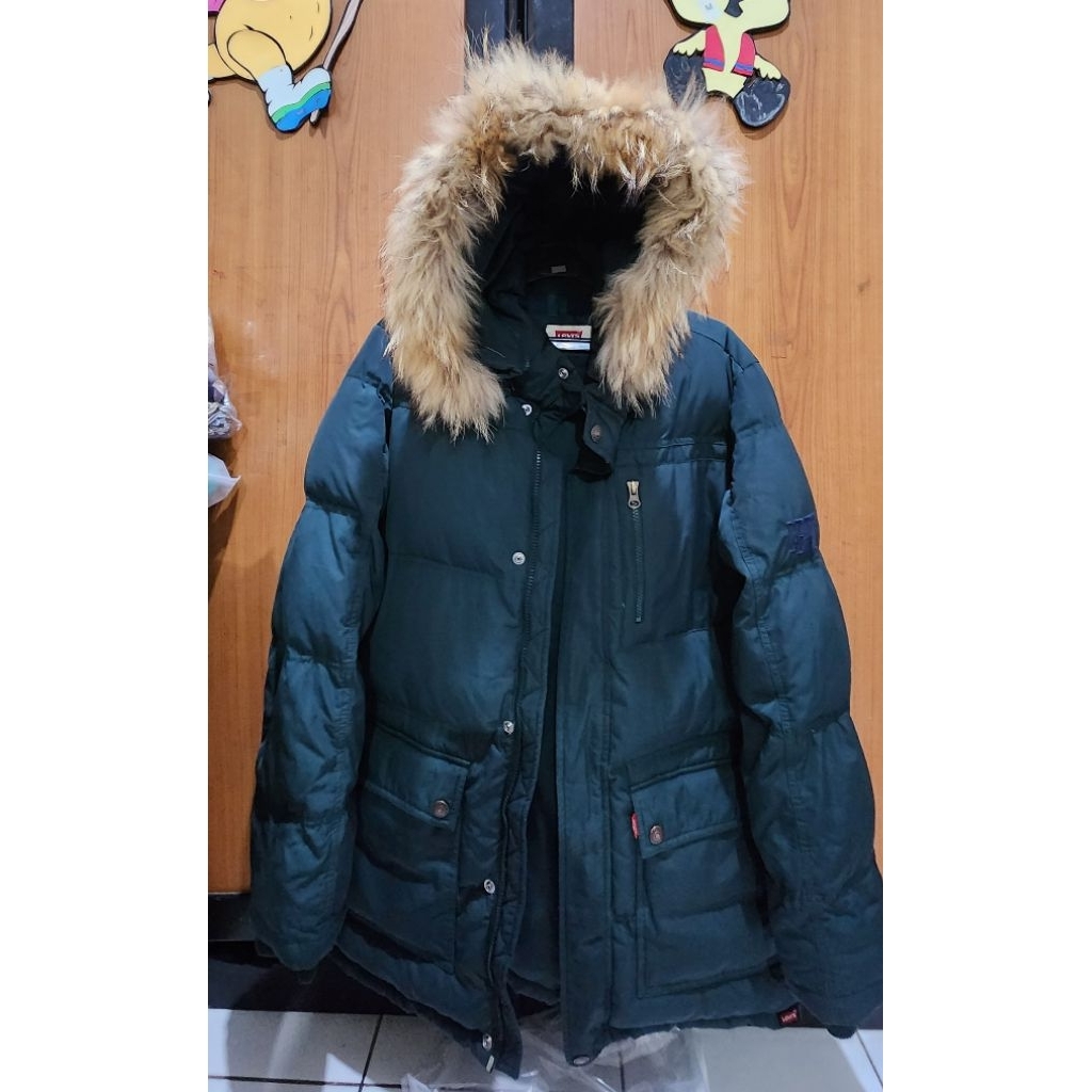 Preloved. Jaket Winter LEVIS down original