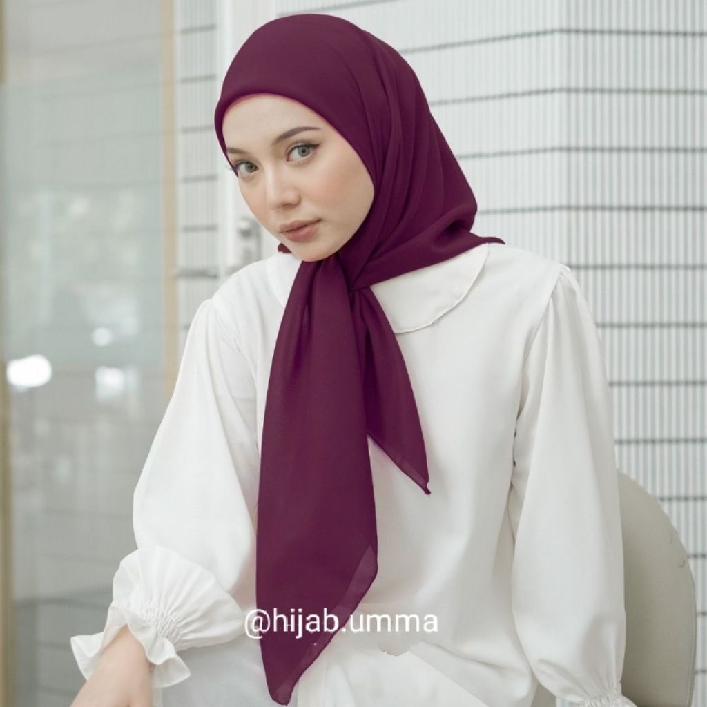 BURGUNDY Hijab Pollycotton Hijab Square ( Hijab warna Burgundy )