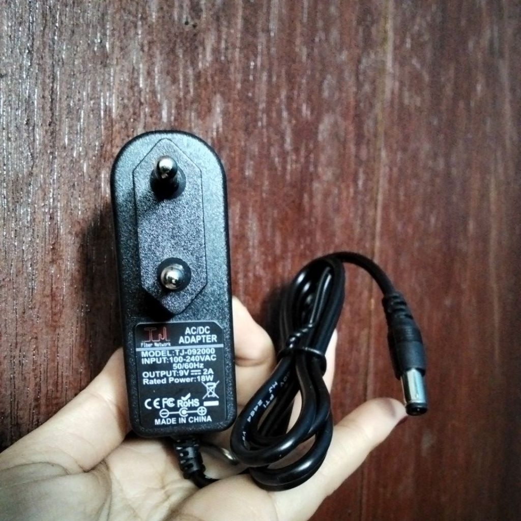 ADAPTOR 9V 2A ADAPTOR 9V 2A