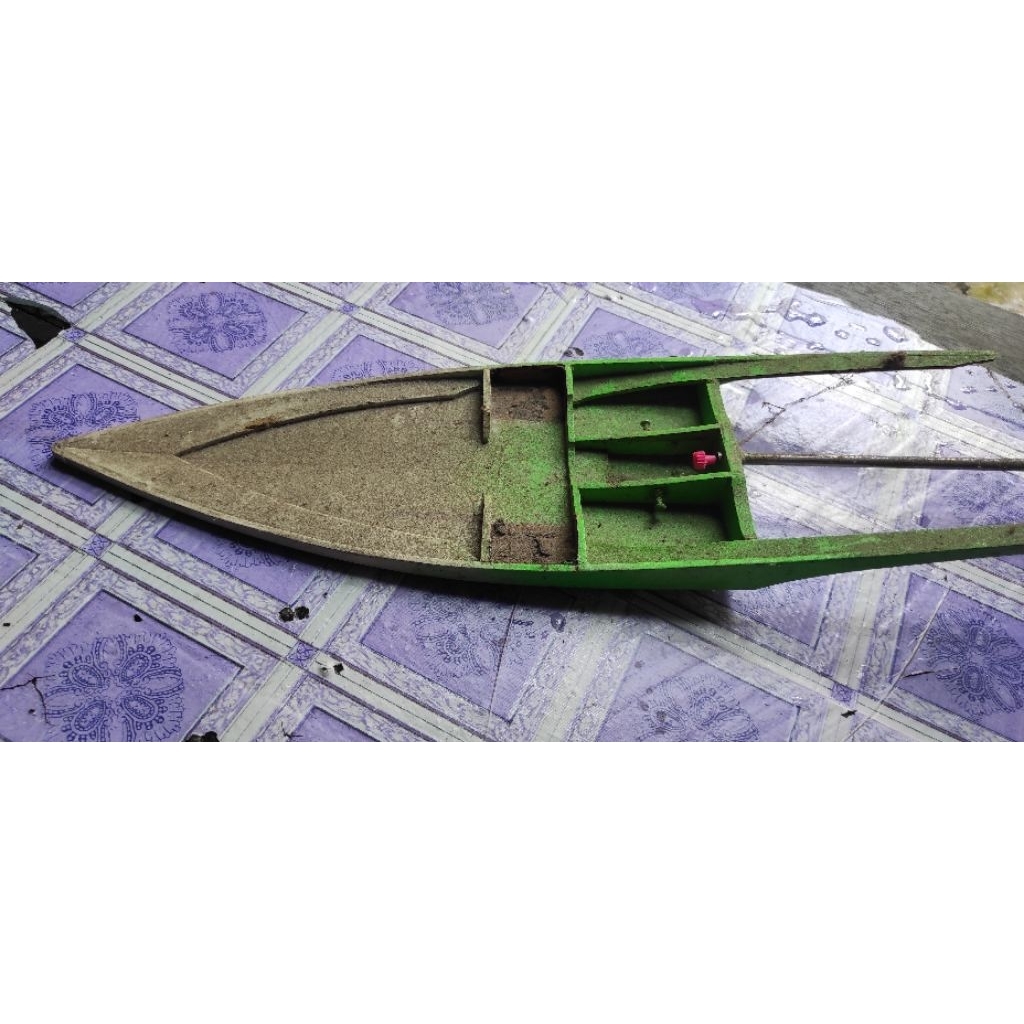 perahu mini bekas balapan