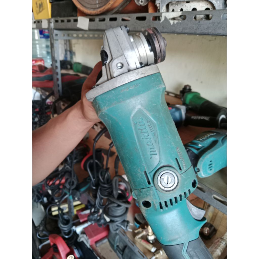gerinda tangan makita 7in