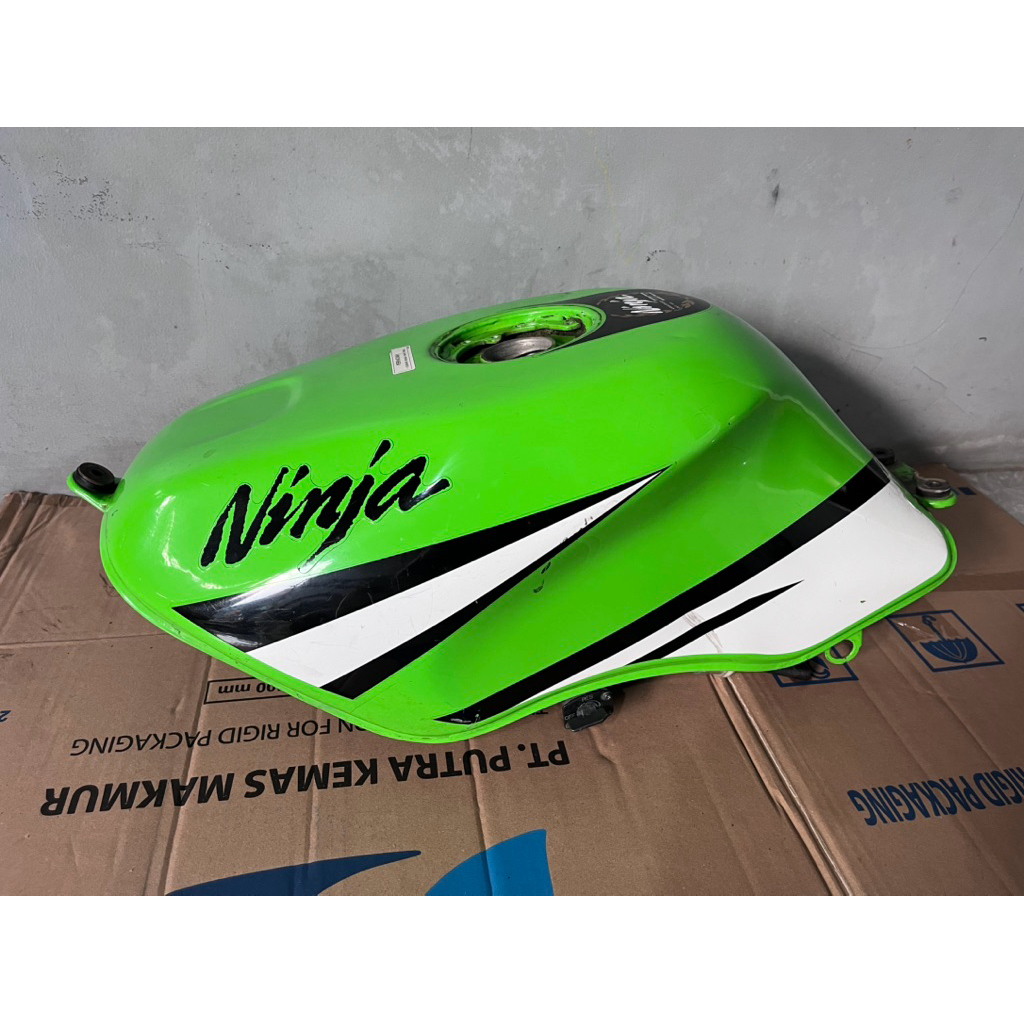 tangki ninja rr anniversary original tengki ninja rr new old original tangki bensin ninja rr new old