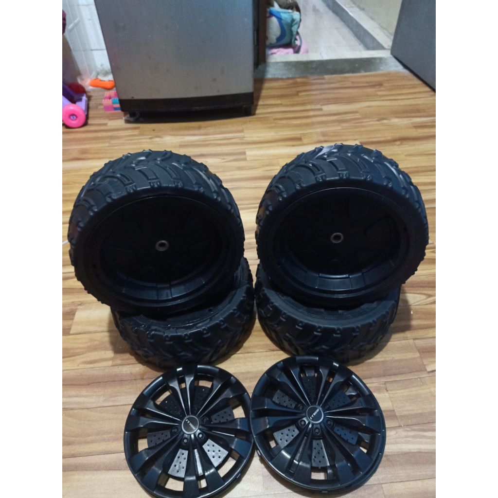 ban karet mobil aki anak