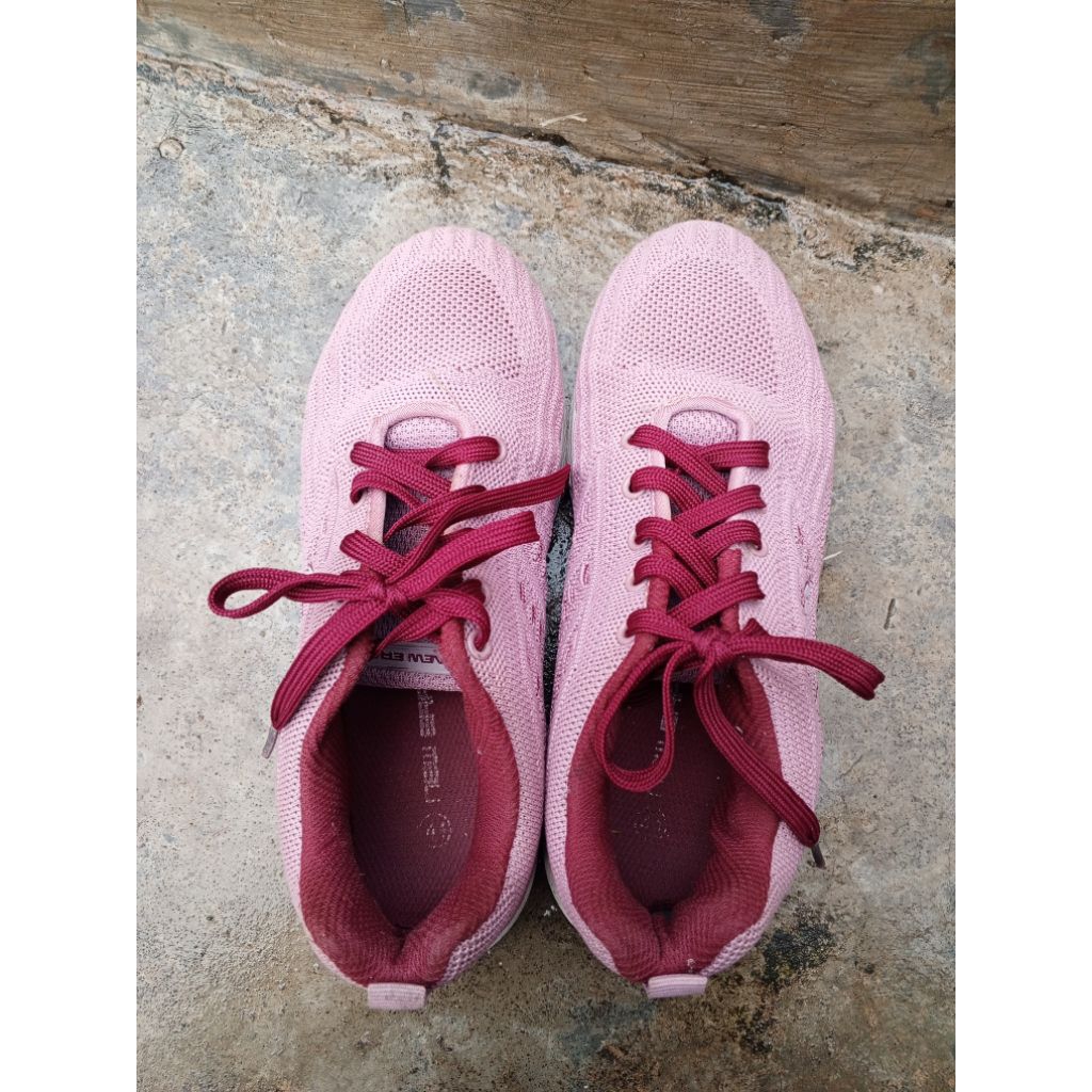 pl sepatu olahraga new era