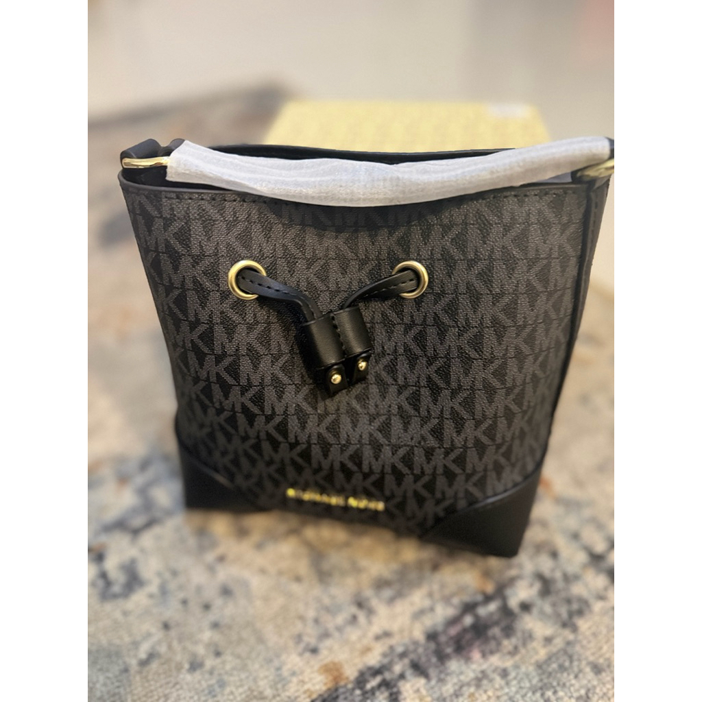 MK mercer bucket bag black