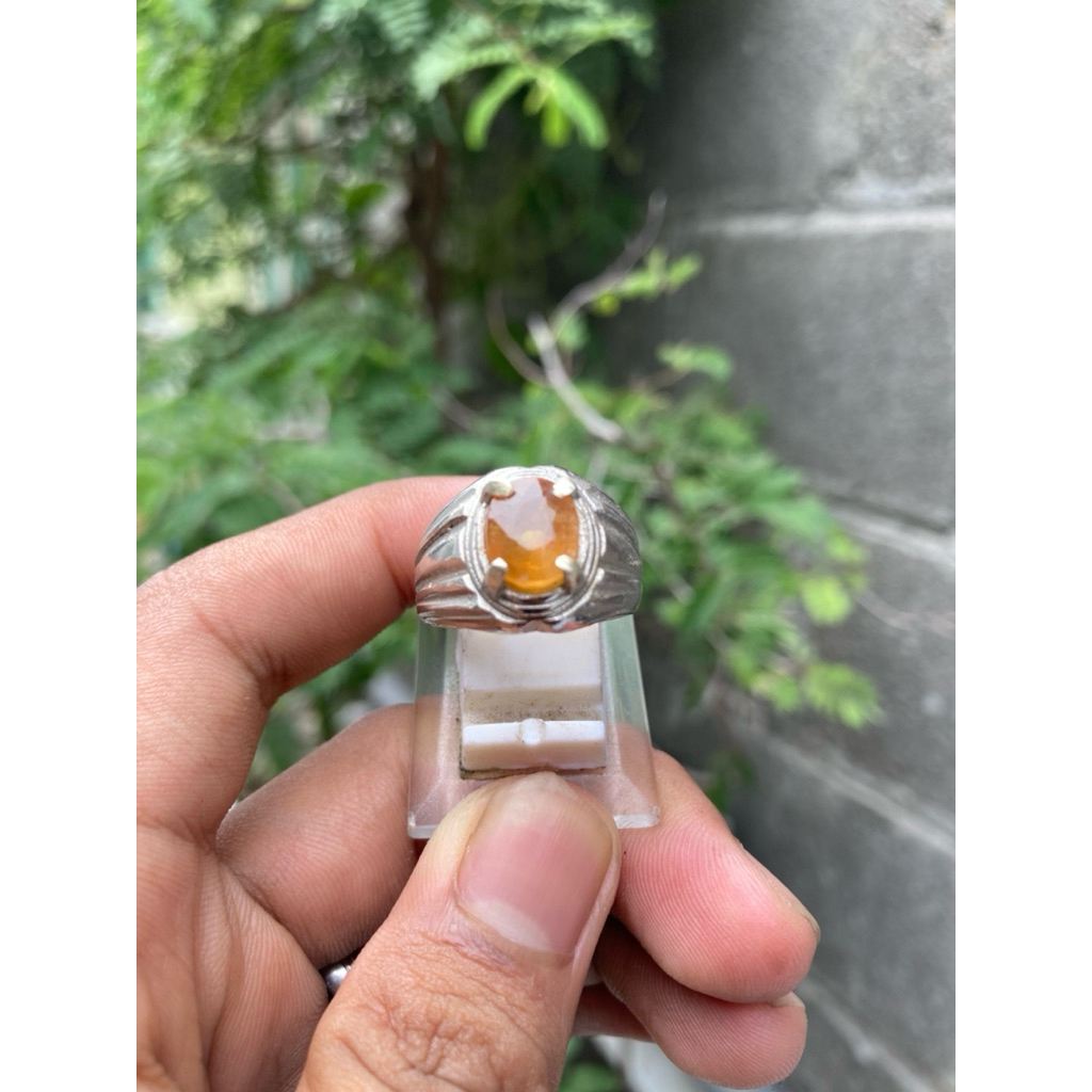 natural yellow safir