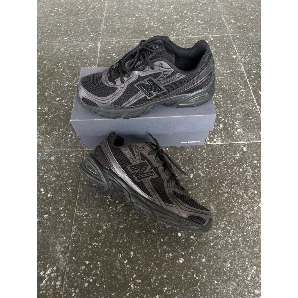 NB 740 FULL BLACK (SIZE 45/29cm)