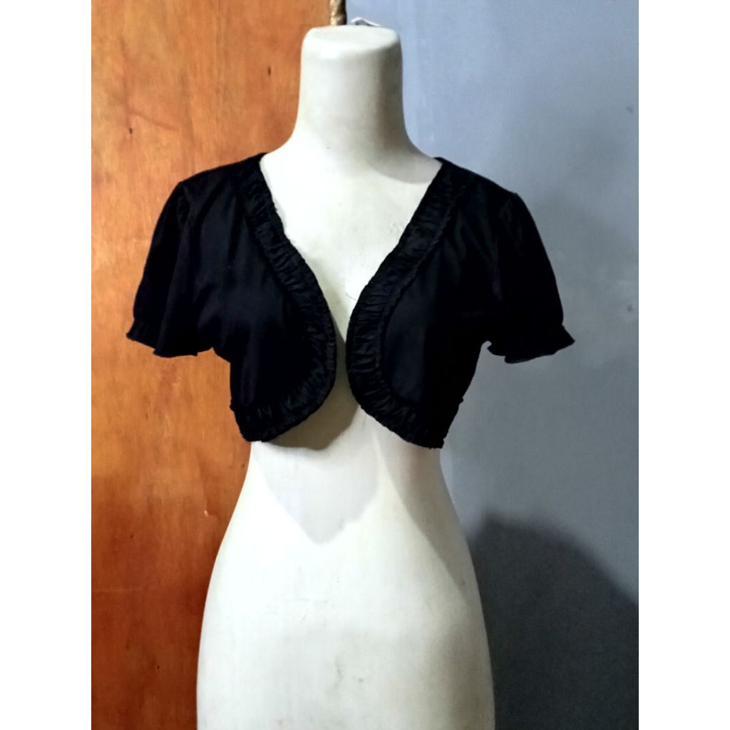 Outer wanita lengan pendek warna hitam super crop / Blazer wanita lengan pendek warna hitam super cr