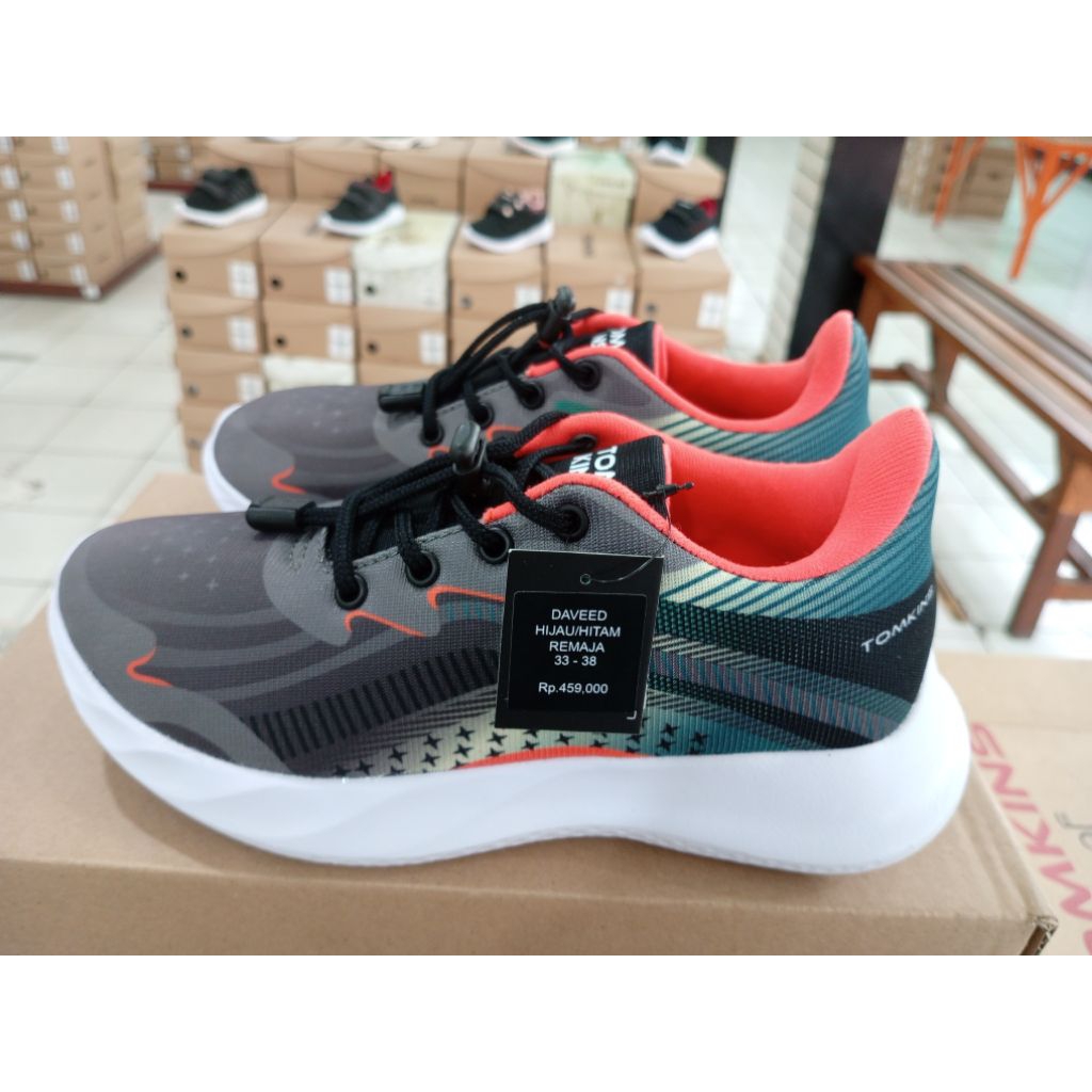 Sepatu Tomkins DAVEED hijau hitam