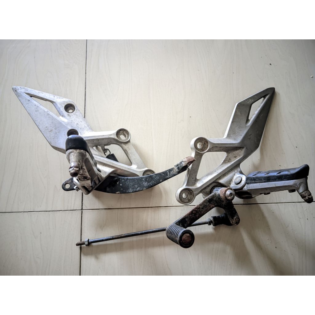 footstep depan CBR 150r postep cbr150 pijakan step cbr150r footstep cb150r postep cb150r original co