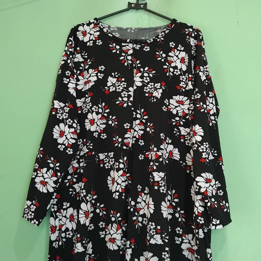 Gamis Dress Hitam Wanita Motif Bunga-Bunga Bahan Karet Stretchy