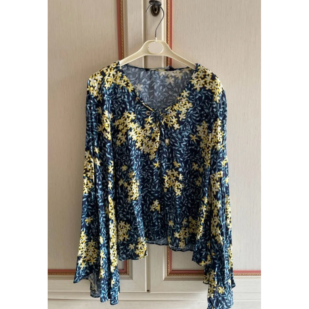 zara floral blouse