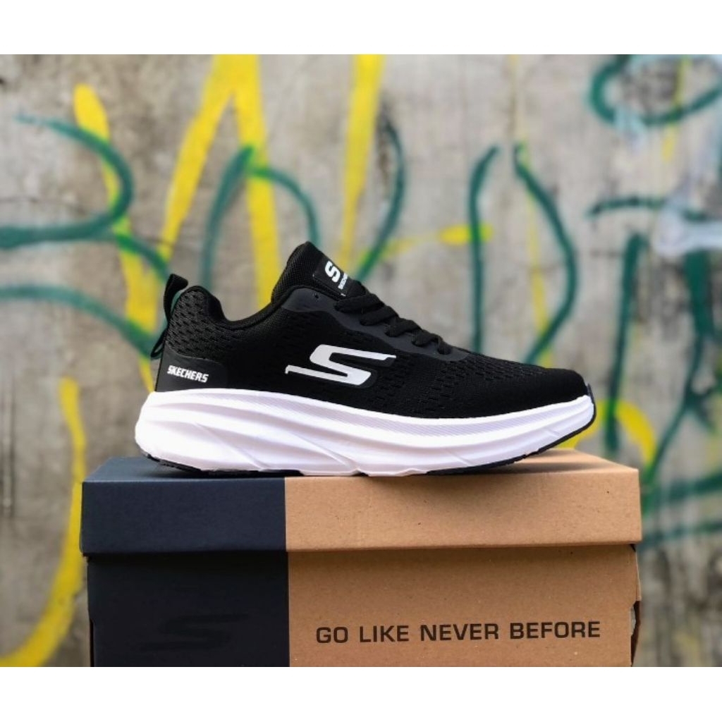 SEPATU OLAHRAGA SKECHERS WANITA TERBARU HITAM PUTIH/sepatu wanita hitam