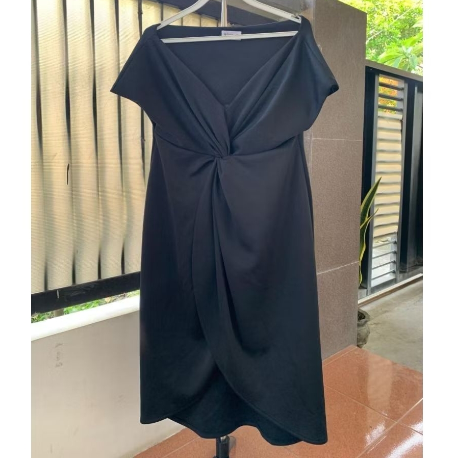 Preloved  Dress pesta warna hitam