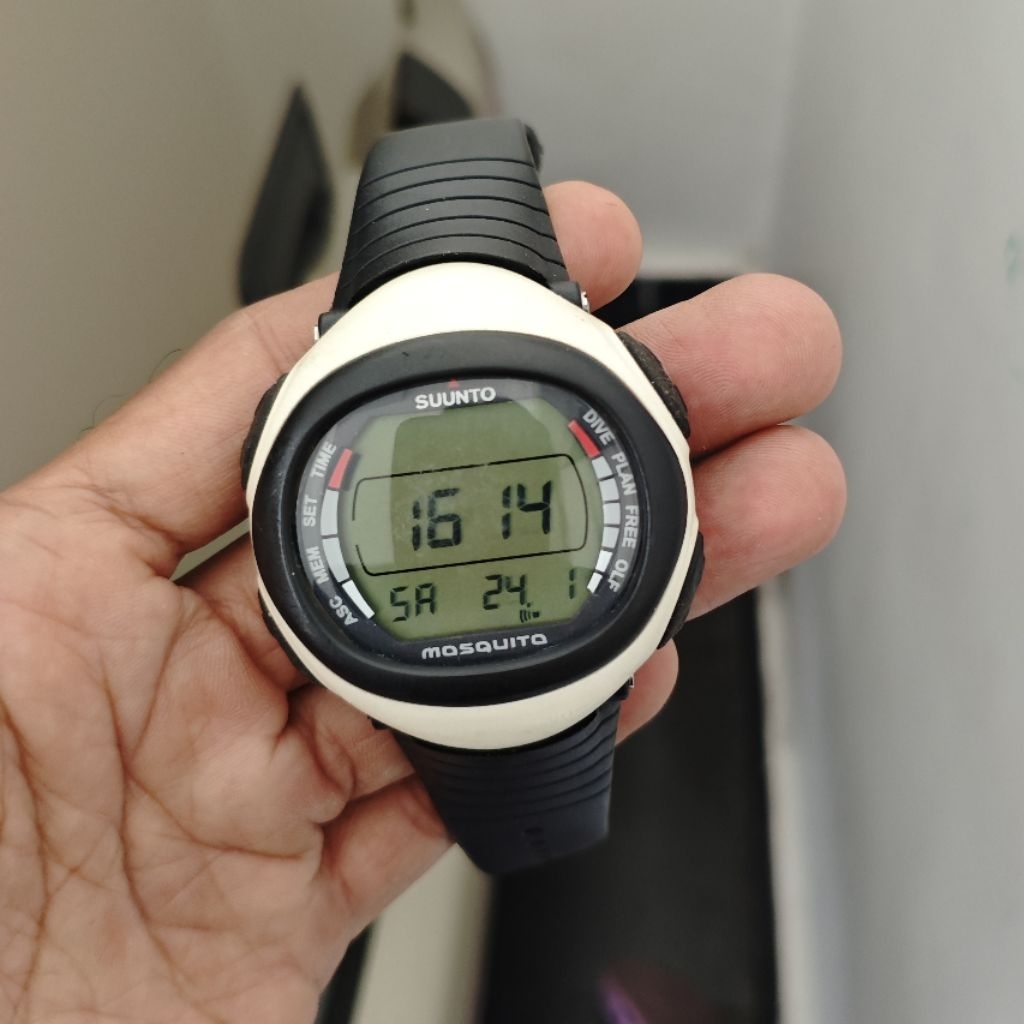 SUUNTO MOSQUITO PUTIH DIVE COMPUTER