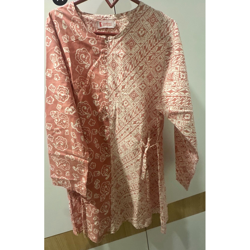 Preloved Batik Fitting Room Lengan Panjang (size L)
