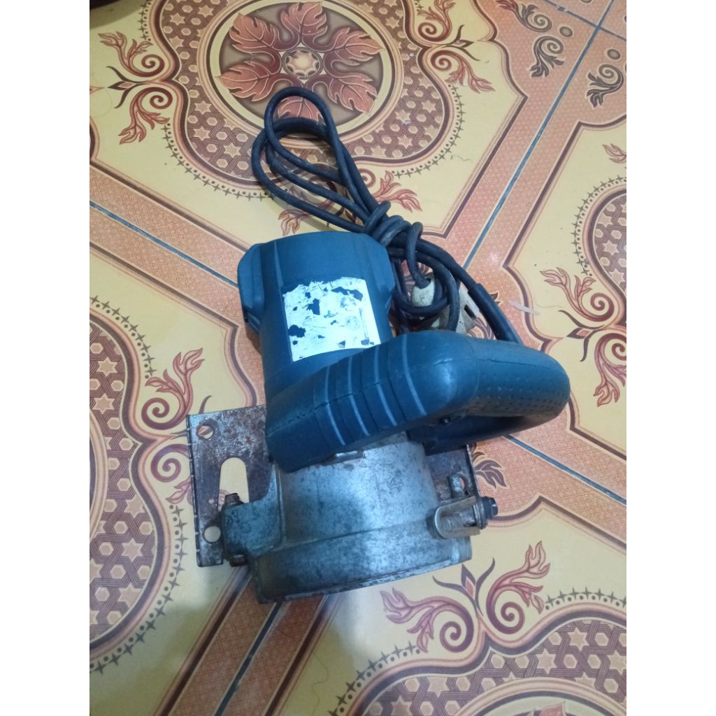 mesin serkel pemotong keramik merek Bosch ukuran 4in kondisi second normal siap pakai