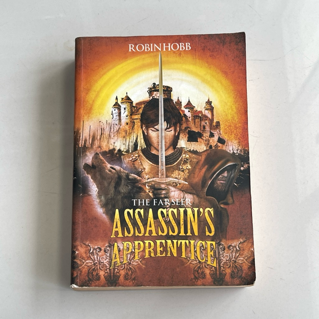 Novel THE FARSEER ASSASSINS APPRENTICE by ROBIN HOBB