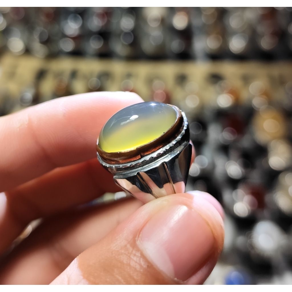 cincin batu akik Obi nukleus alas kuning