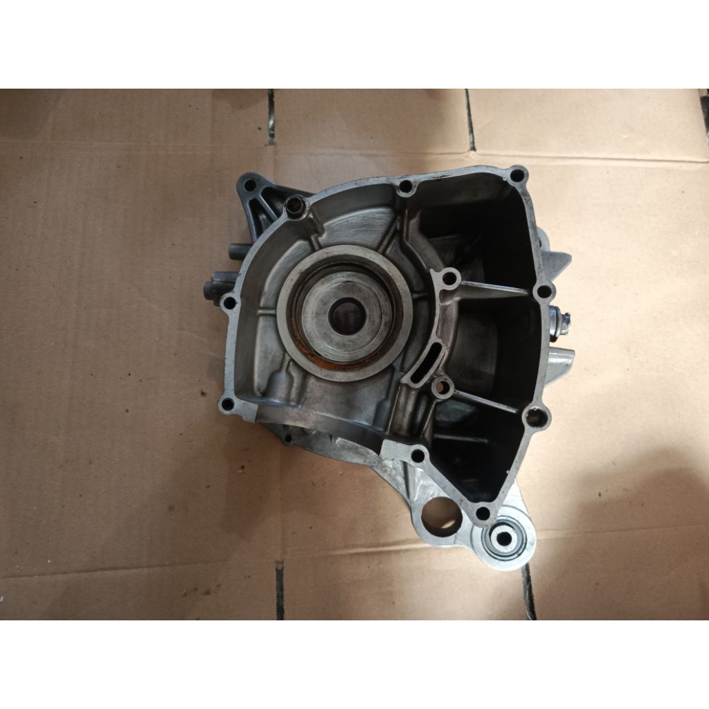 Krengkes rengkes crankcase kalter mesin tengah bok oli mesin kanan Yamaha Aerox 155 old pnp Lexi 125