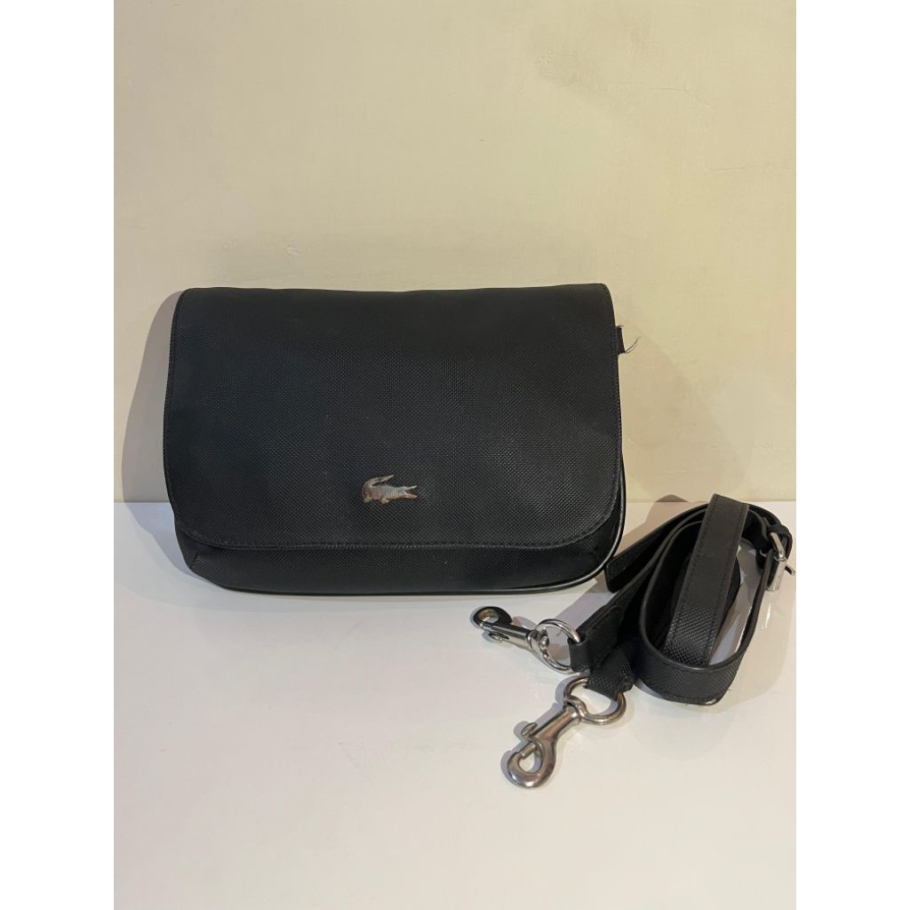 Tas Selempang Lacoste