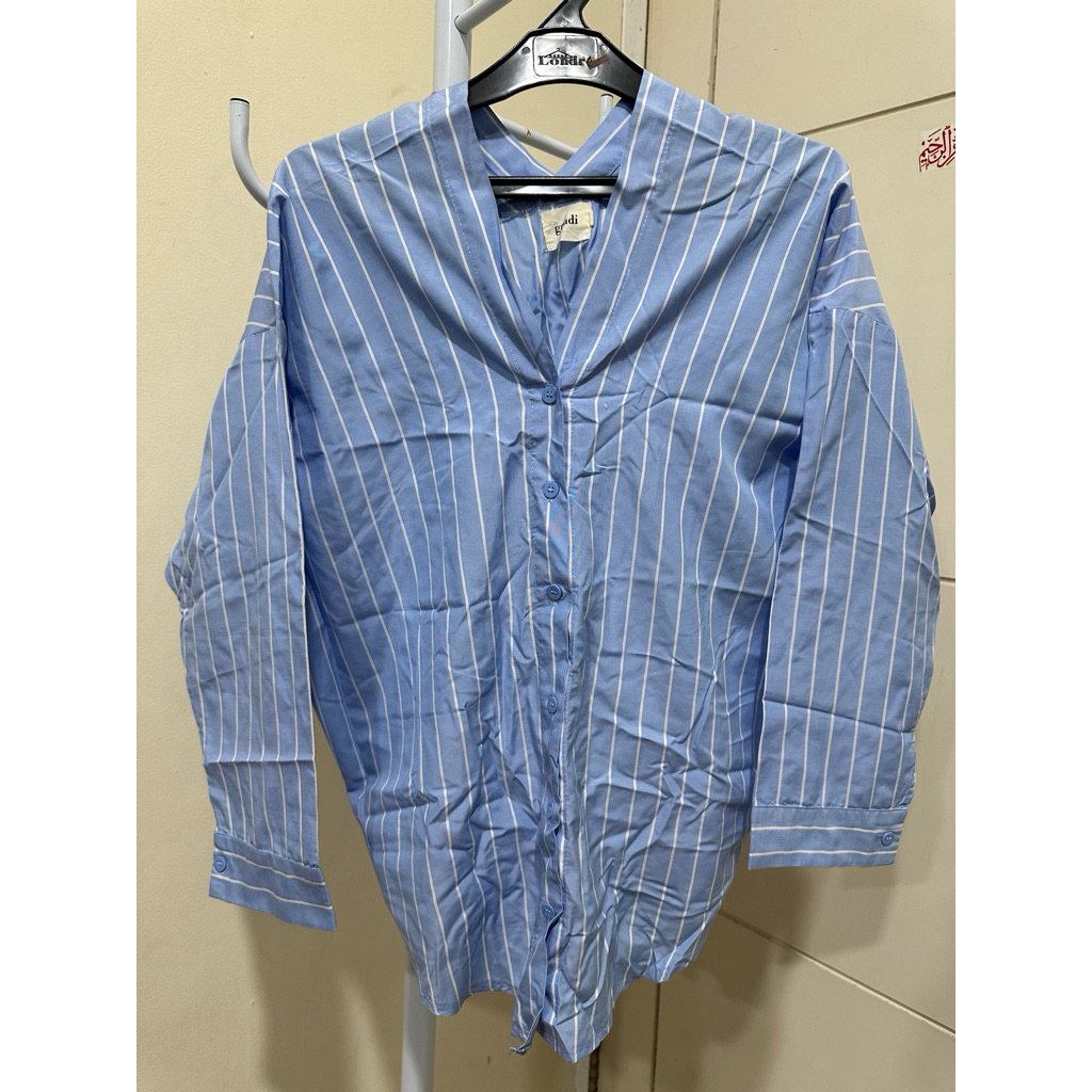 Kemeja Gaudi Garis Biru Muda