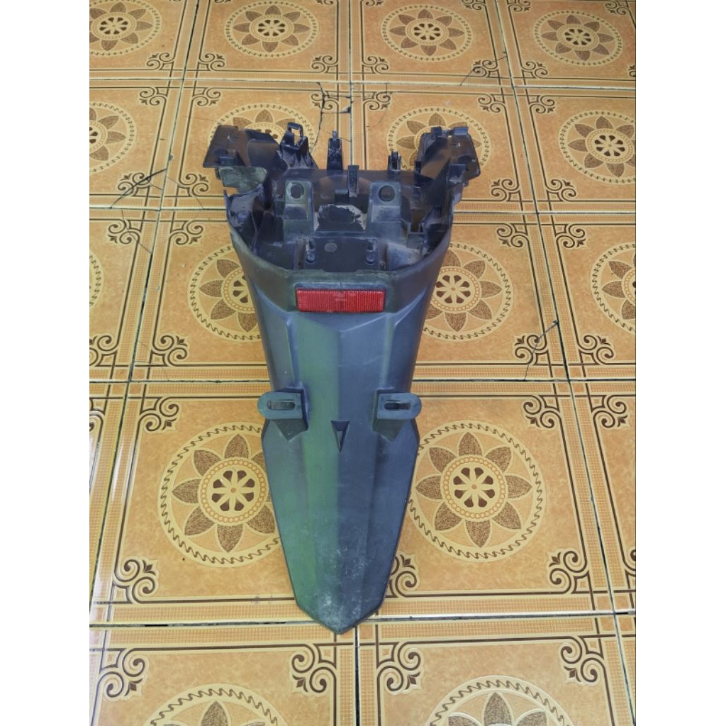 spakbor belakang yamaha Lexi 125 originall
