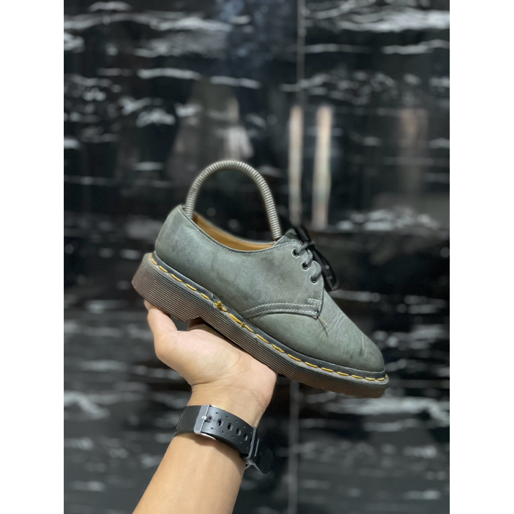 Sepatu Dr. Martens 1461