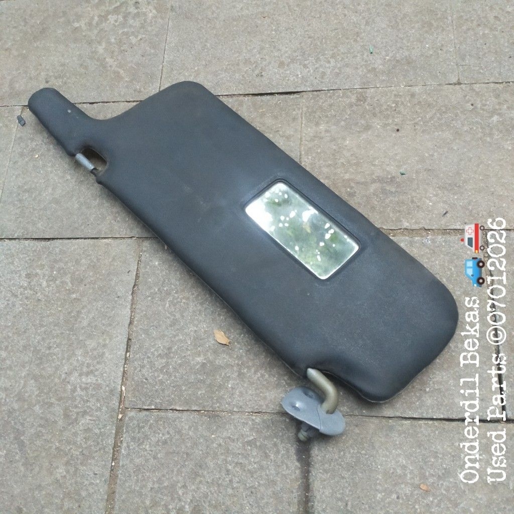 sunvisor kiri Toyota Corona absolute st191