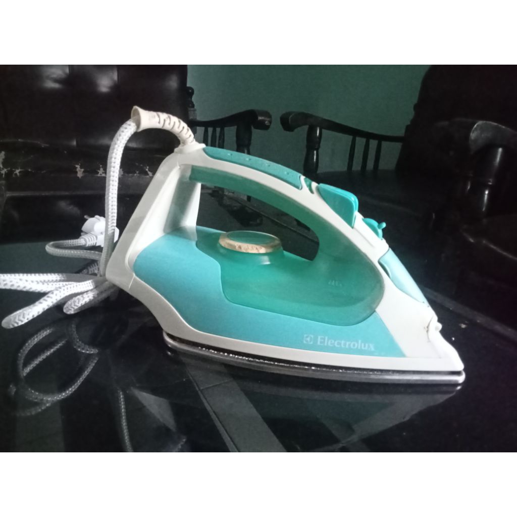 setrika uap electrolux