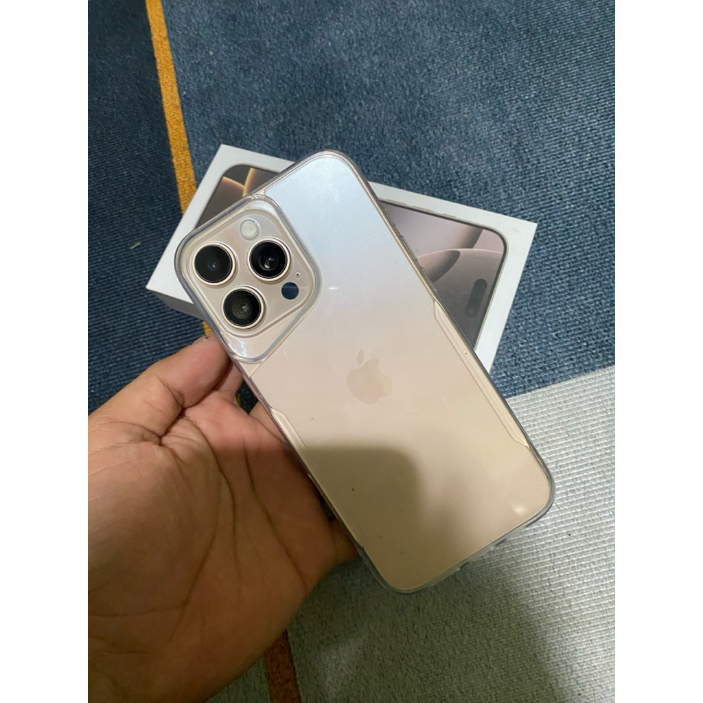 Handphone iphone 16 promax tiruan atau KW 99% mirip dengan yang asli oleh2 dari makkah waktu umrah