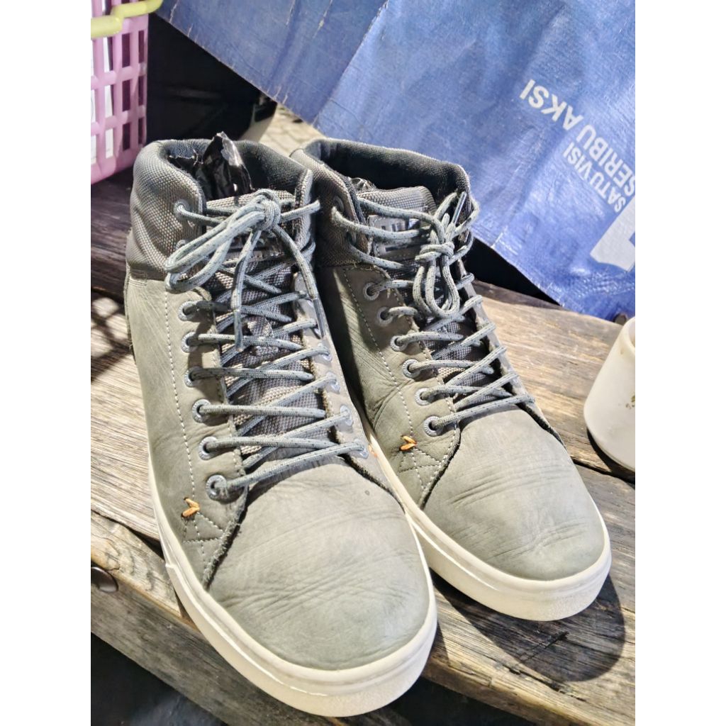 hub shoes size 44 grey