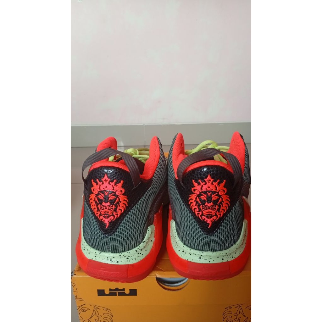 sepatu lebron witness VII size 47.5