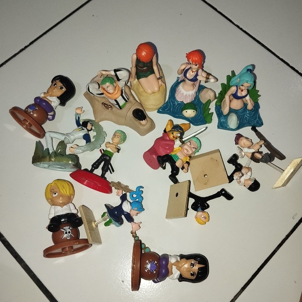 figure one piece set loose