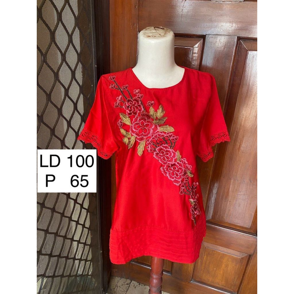 Red Top Atasan Wanita Blouse Merah Motif Floral Bordir Mewah
