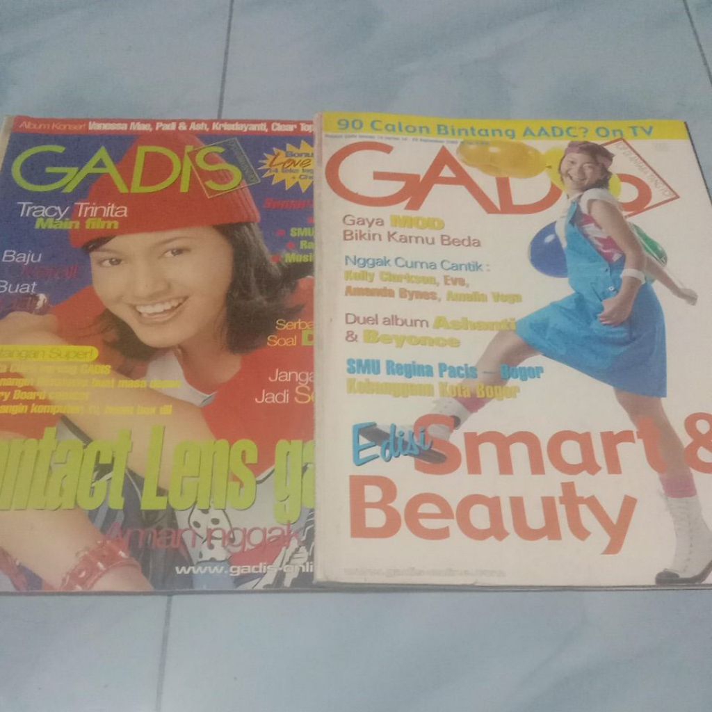 BUKU MAJALAH GADIS 1 PAKET ISI 2 BUKU, TAHUN 2001, 2003, buku second