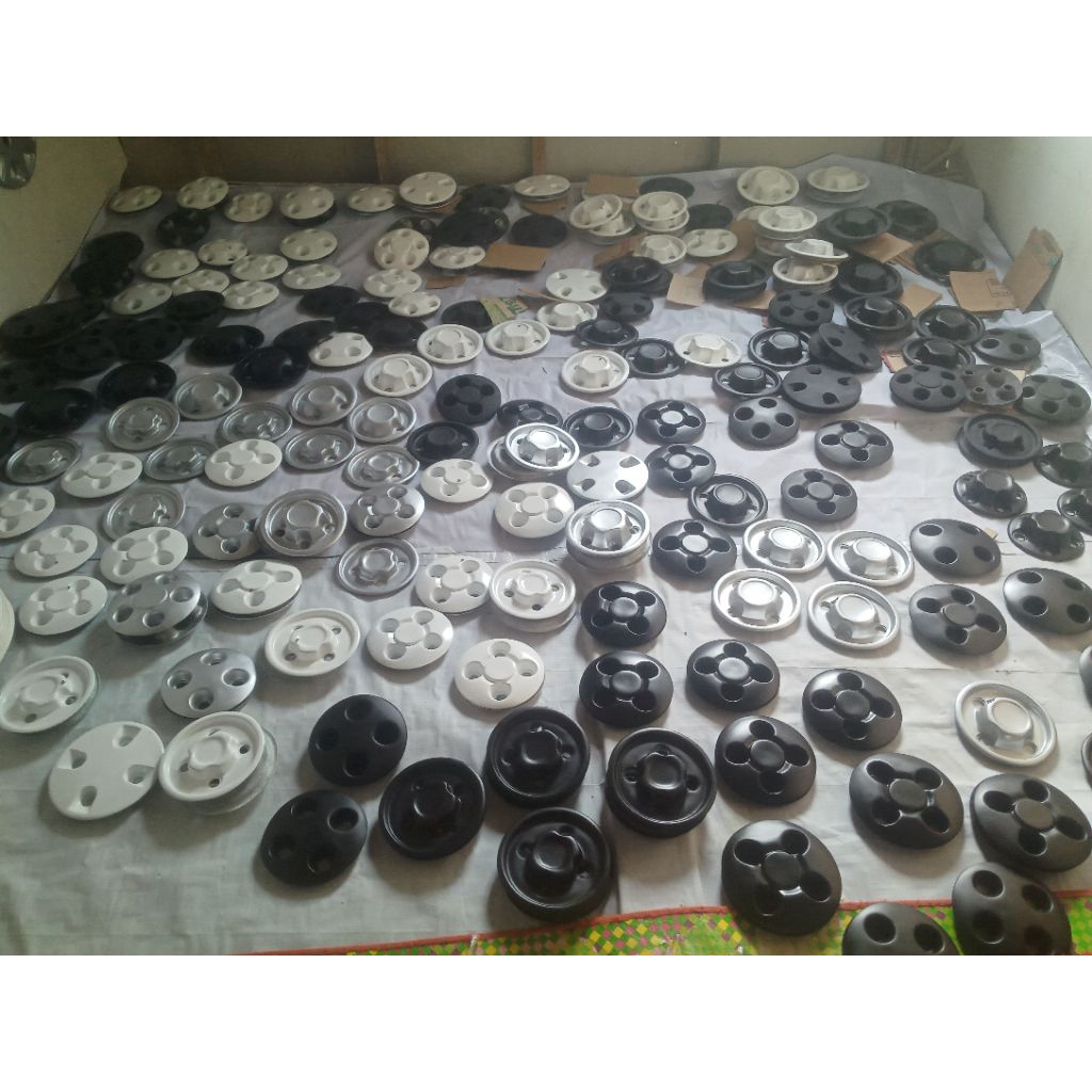 (1pcs)center dop.velg kaleng PCD 4x100/4x114/5x114. bisa untuk Ring .13/115/16/17.bahan paiber glas.