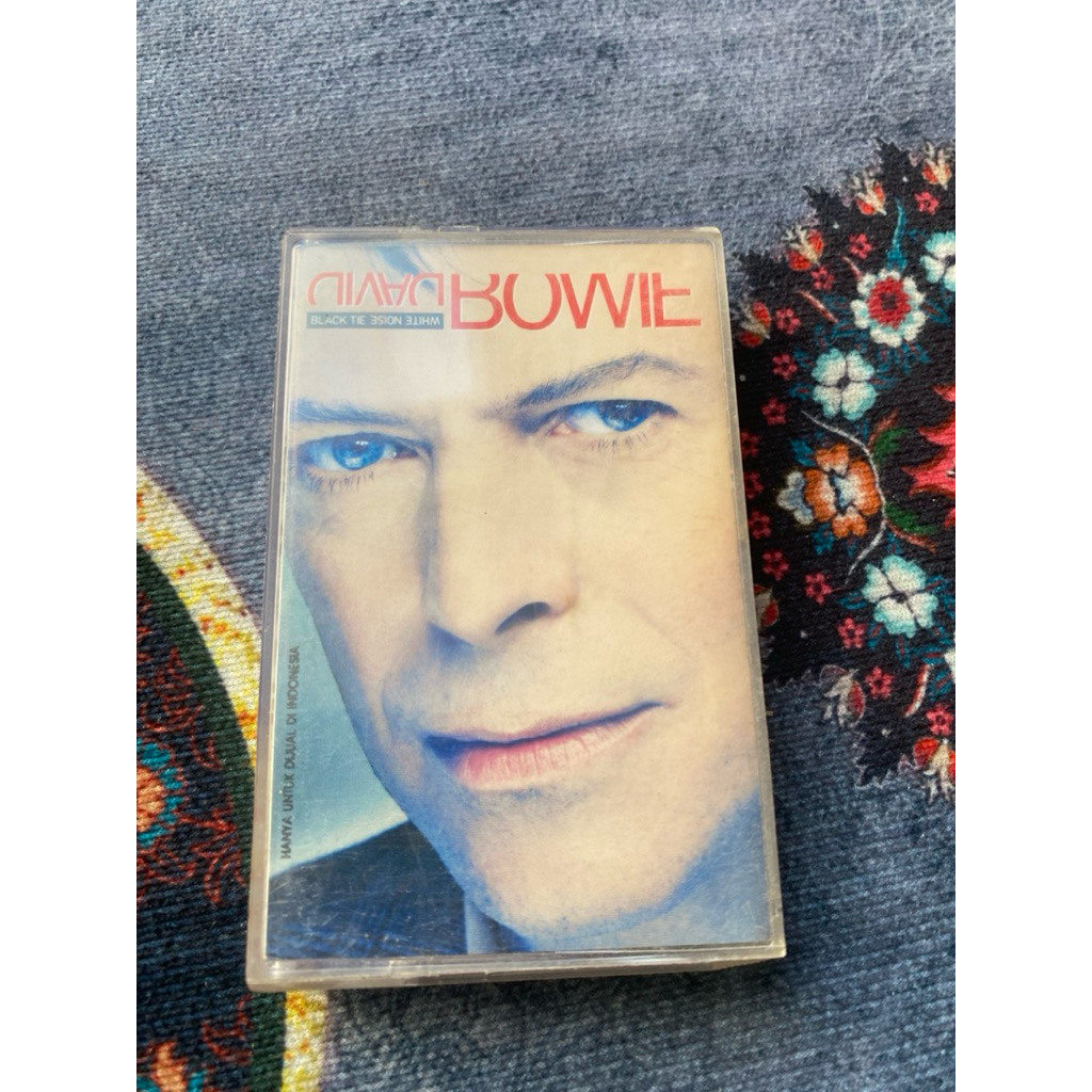 Kaset pita David bowie Black the noise white